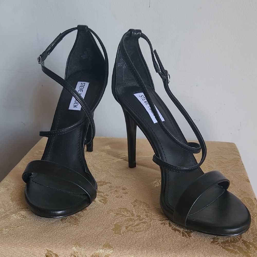Steve Madden Feliz Black Stiletto Heels with Criss-Cross Straps - Size 10M